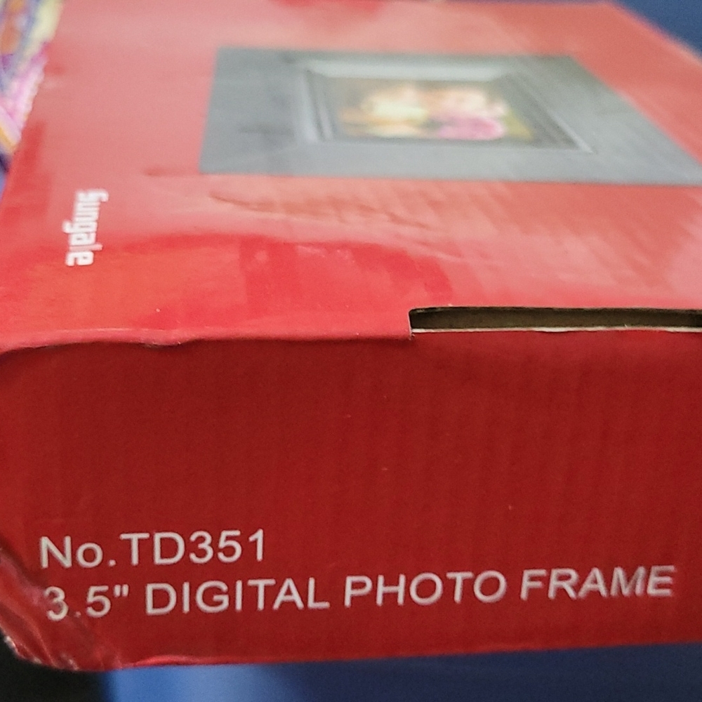 Digital pic frame - Picture 2 of 3